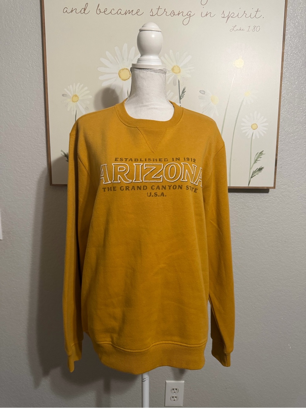 Arizona Jean Company Mustard Yellow Crewneck Sweatshirt size L
